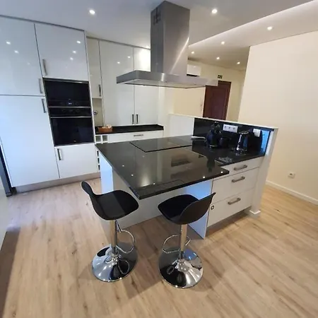 Sunrise Glances & Free Parking *