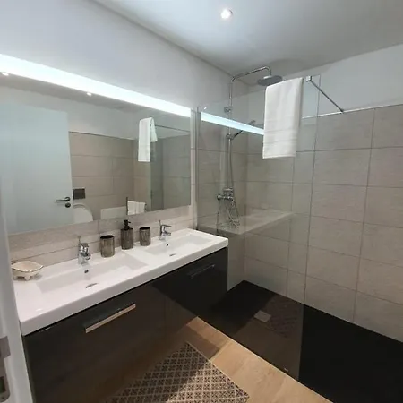 Sunrise Glances & Free Parking Apartment Funchal (Madeira)