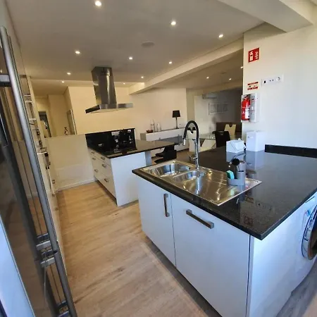 Sunrise Glances & Free Parking