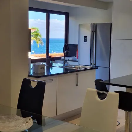 Sunrise Glances & Free Parking * Funchal (Madeira)